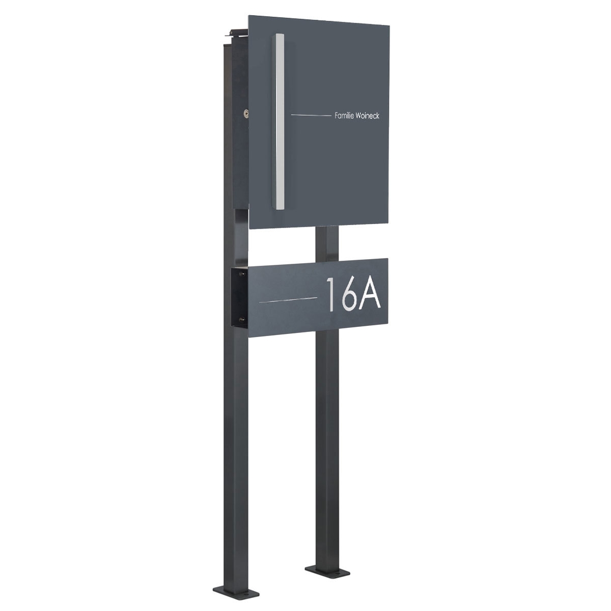 Design Edelstahl Standbriefkasten SCHILLER MEDIUM Elegance II mit Griffleiste - Hausnummer - Name - RAL nach Wahl