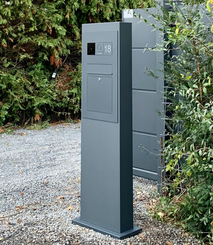 Letterbox column with GIRA System 106